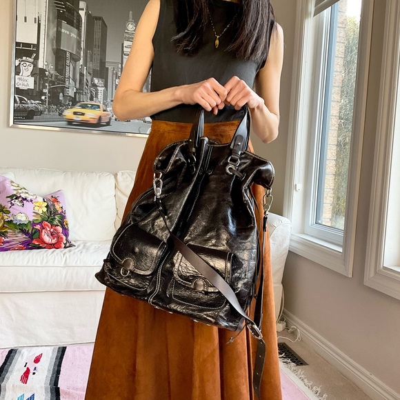 Wrinkled shiny Leather contrast stitch slouchy oversized bucket bag - Picture 3 of 12